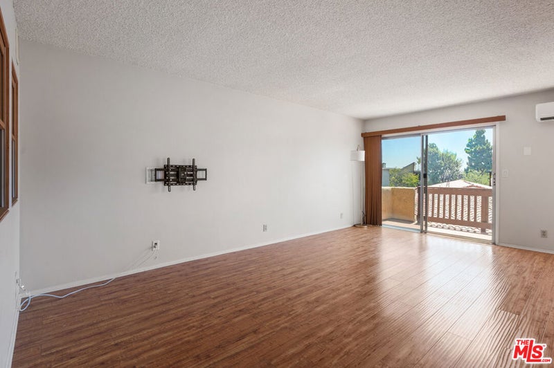5950 Buckingham 610