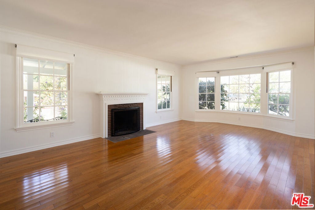 548 El Medio Avenue