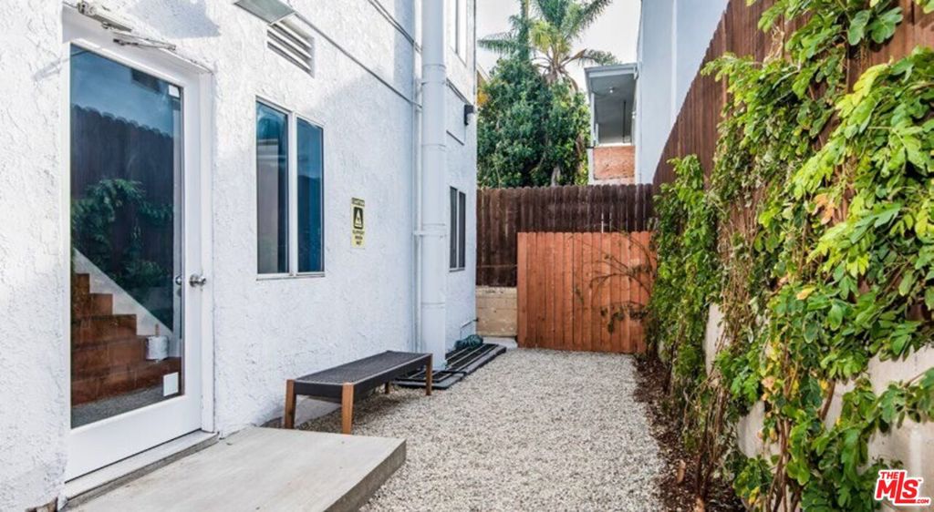 1439 N Curson Avenue