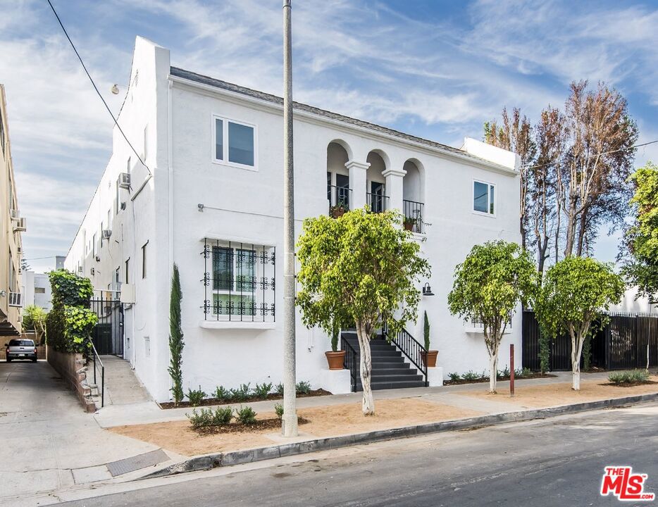 1439 N Curson Avenue