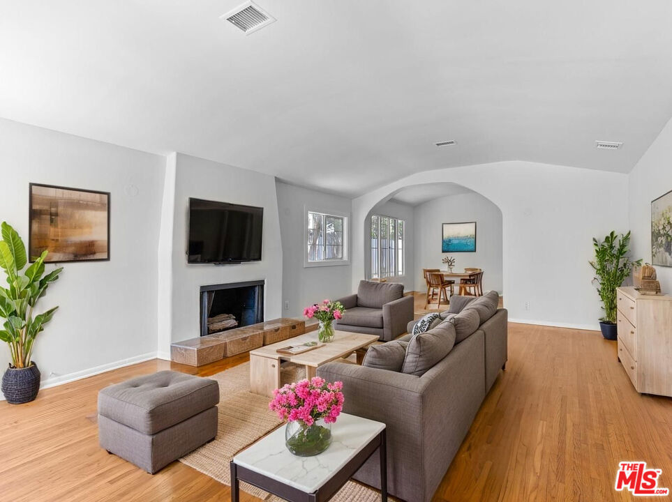 Properties 2 2148 Veteran Avenue