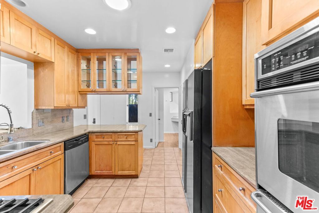 Properties 4 2148 Veteran Avenue