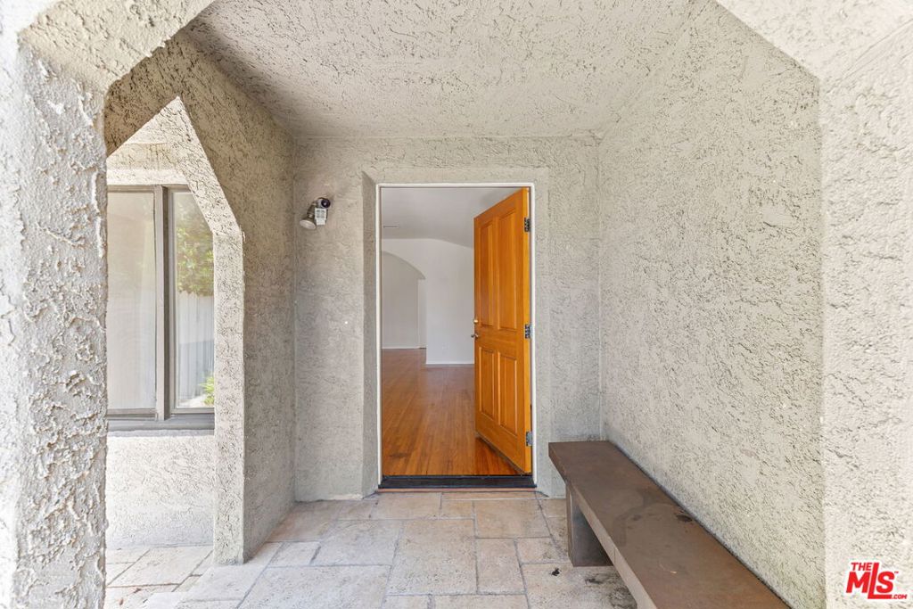 Properties 1 2148 Veteran Avenue