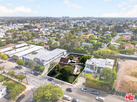 Photo of 3701 Inglewood Boulevard, Los Angeles, CA 90066 (MLS # 26852629)