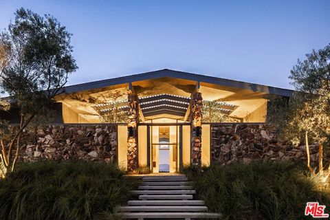 8559 Edwin Drive West Hollywood CA 90046