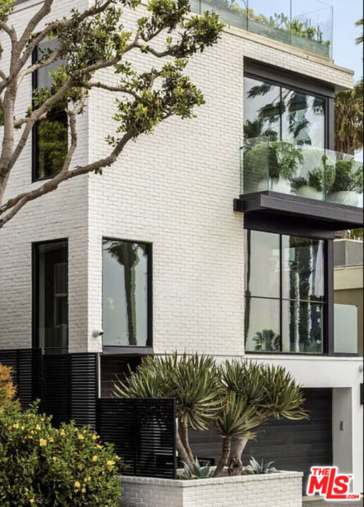 Properties 2 120 Hart Avenue
