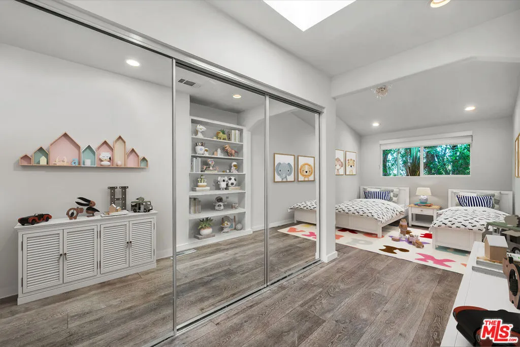 Studio City, California 91604, United States, 4 Bedrooms Bedrooms, ,4 BathroomsBathrooms,Residential,Active,199731