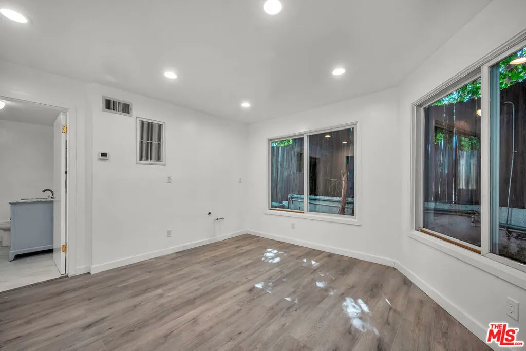 Studio City, California 91604, United States, 4 Bedrooms Bedrooms, ,4 BathroomsBathrooms,Residential,Active,199731