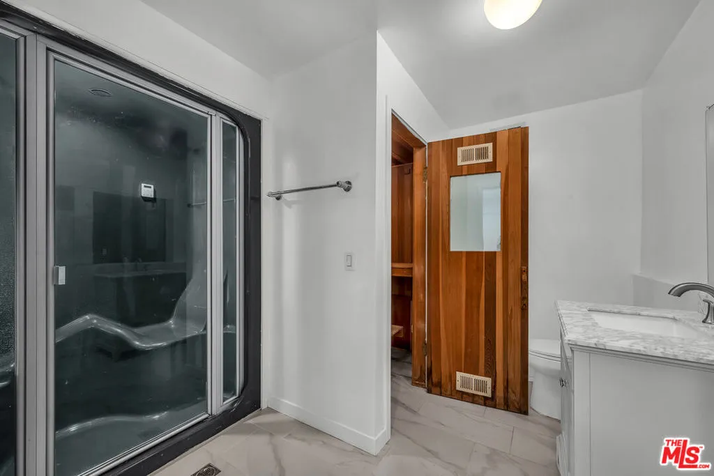 Studio City, California 91604, United States, 4 Bedrooms Bedrooms, ,4 BathroomsBathrooms,Residential,Active,199731