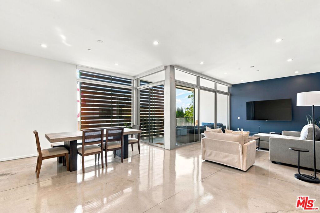 901 Hancock Avenue 201