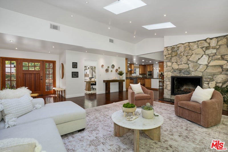 3452 Mandeville Canyon Road