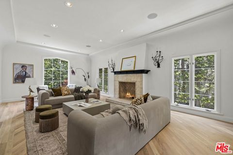 736 S Cloverdale Avenue Los Angeles CA 90036