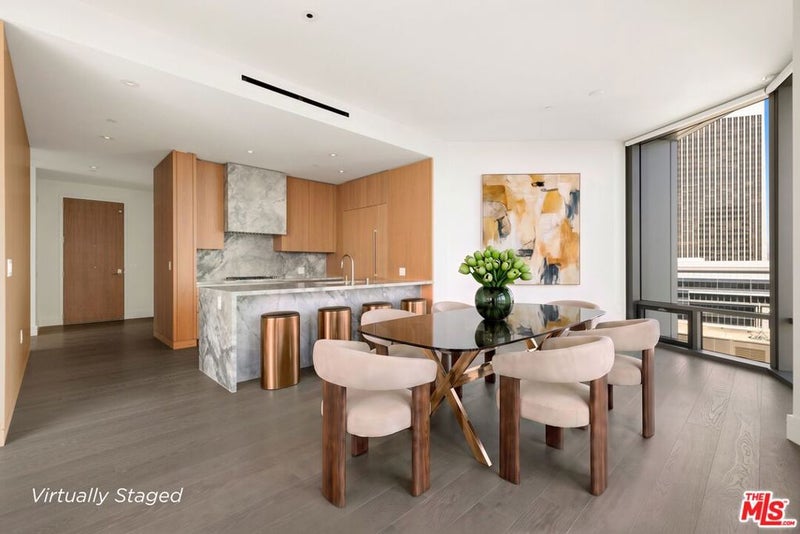 211 W Elm Court 16B