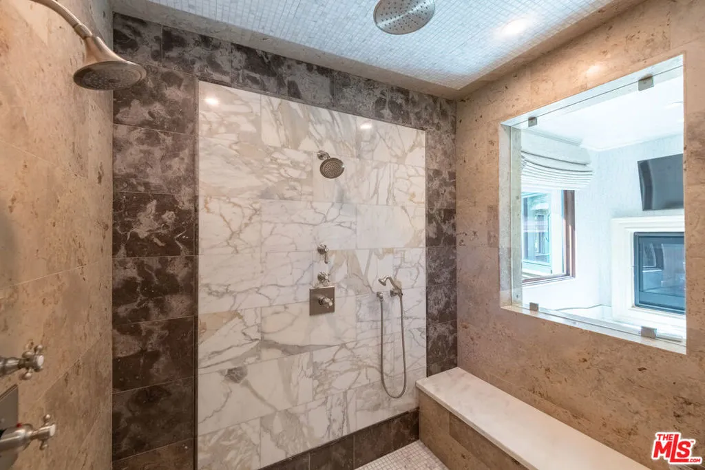 Encino, California 91316, United States, 5 Bedrooms Bedrooms, ,5 BathroomsBathrooms,Residential,Active,201569