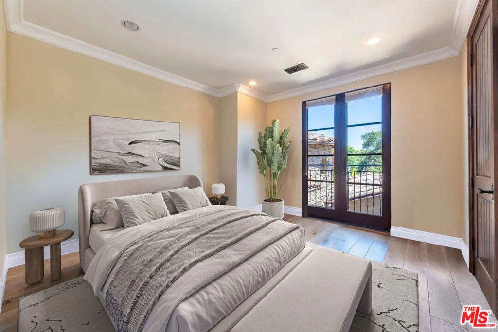 Encino, California 91316, United States, 5 Bedrooms Bedrooms, ,5 BathroomsBathrooms,Residential,Active,201569