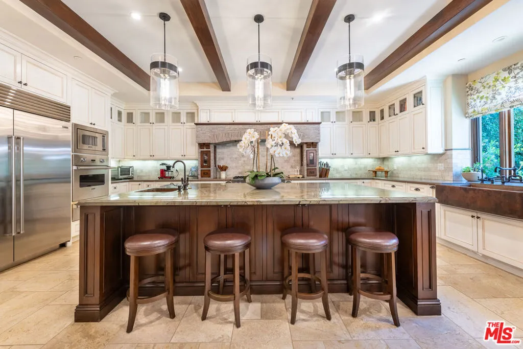 Encino, California 91316, United States, 5 Bedrooms Bedrooms, ,5 BathroomsBathrooms,Residential,Active,201569