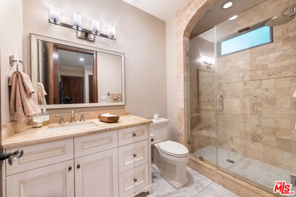 Encino, California 91316, United States, 5 Bedrooms Bedrooms, ,5 BathroomsBathrooms,Residential,Active,201569