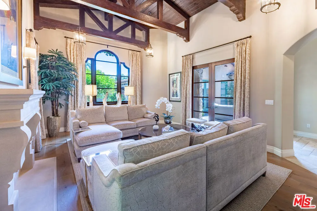 Encino, California 91316, United States, 5 Bedrooms Bedrooms, ,5 BathroomsBathrooms,Residential,Active,201569