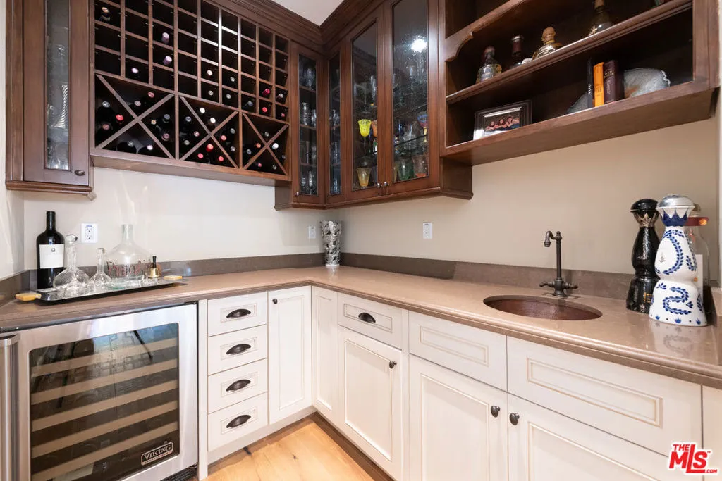 Encino, California 91316, United States, 5 Bedrooms Bedrooms, ,5 BathroomsBathrooms,Residential,Active,201569