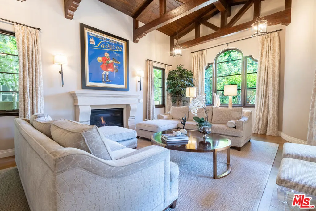 Encino, California 91316, United States, 5 Bedrooms Bedrooms, ,5 BathroomsBathrooms,Residential,Active,201569