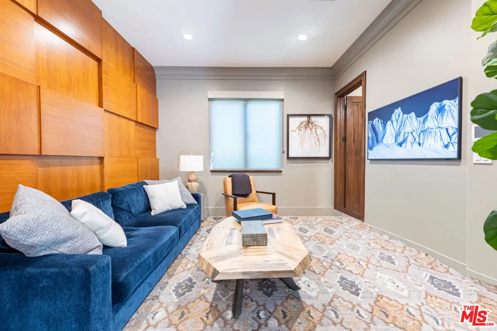 Encino, California 91316, United States, 5 Bedrooms Bedrooms, ,5 BathroomsBathrooms,Residential,Active,201569