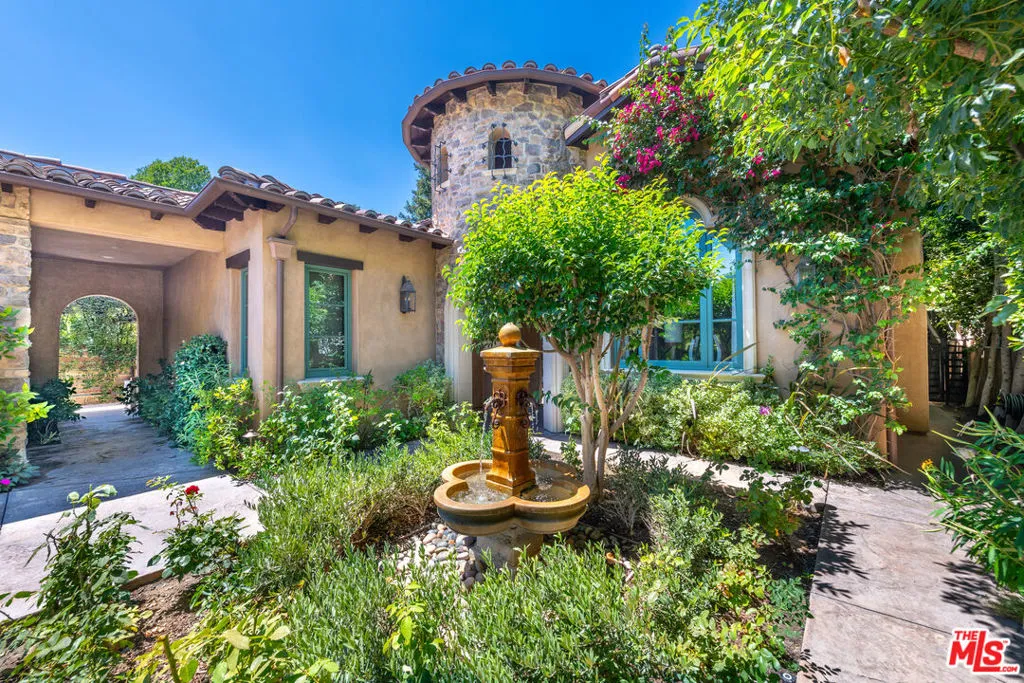 Encino, California 91316, United States, 5 Bedrooms Bedrooms, ,5 BathroomsBathrooms,Residential,Active,201569