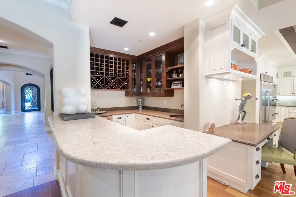 Encino, California 91316, United States, 5 Bedrooms Bedrooms, ,5 BathroomsBathrooms,Residential,Active,201569