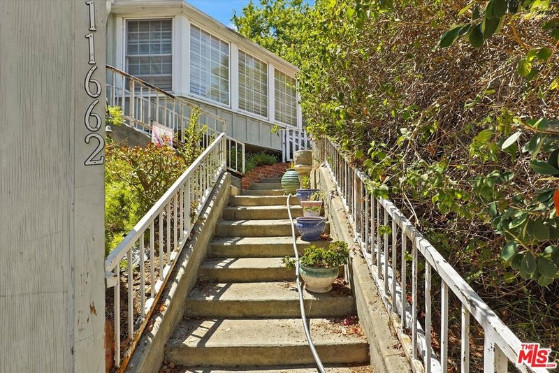 11662 Laurelwood Drive