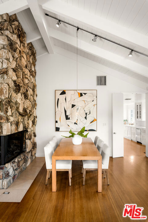 2745 La Cuesta Drive