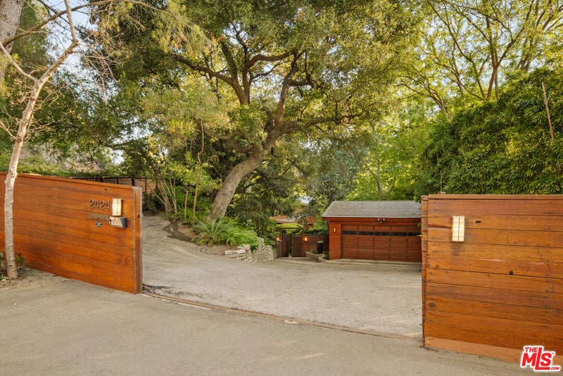 2424 Nichols Canyon Road