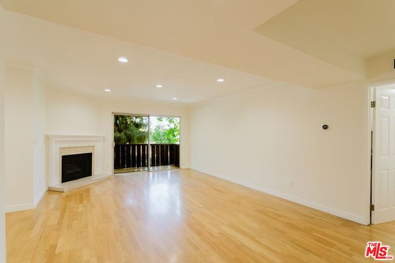 14980 Victory Boulevard 201