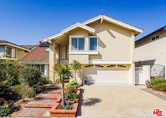 22 Hunter, Irvine