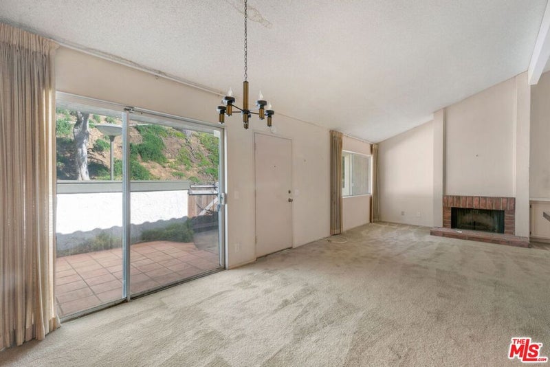 17105 Palisades Circle