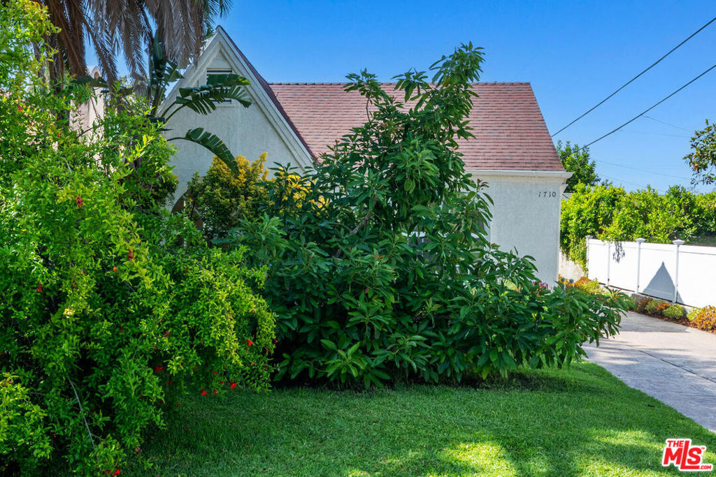 1710 Santa Paula Place