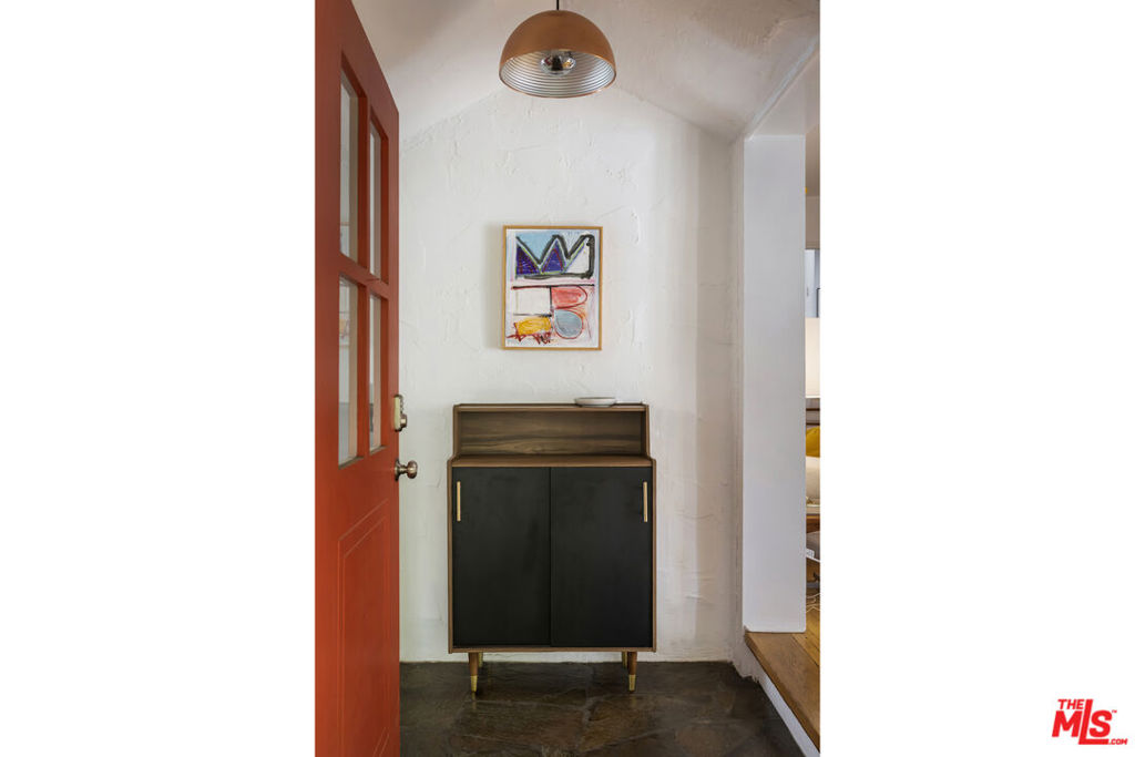 2201 N Willetta Avenue