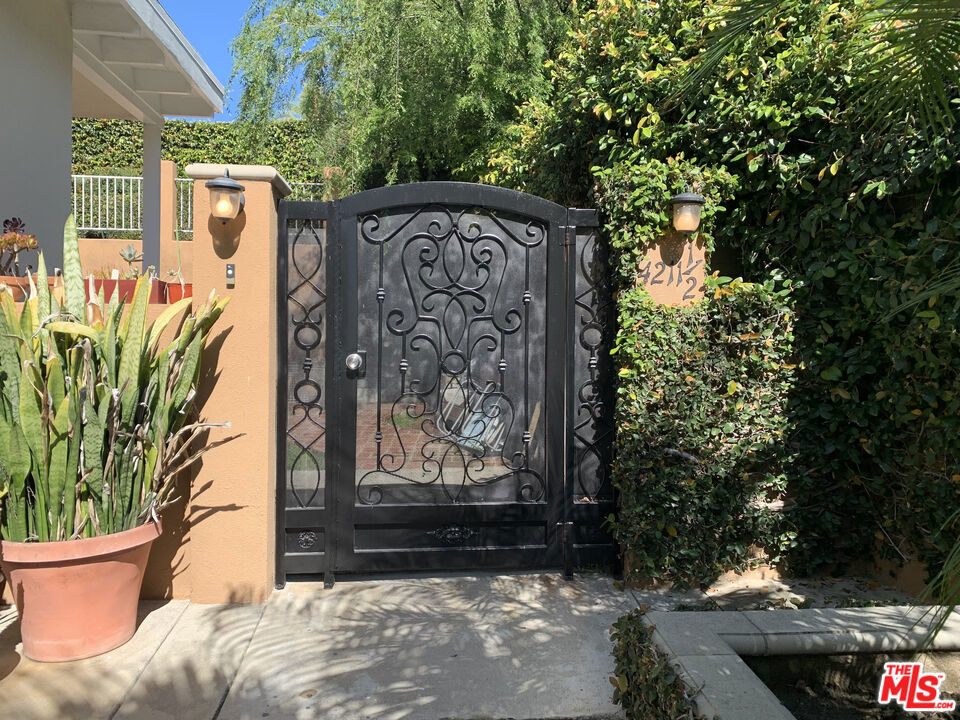 4211 Franklin Avenue