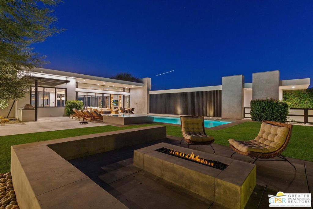 8 Desert Lark Circle
