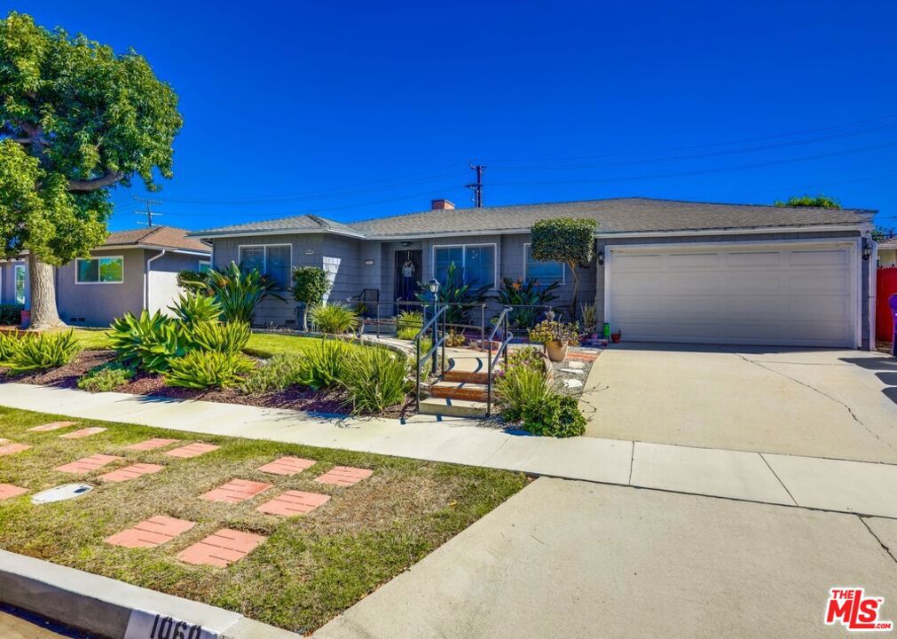 1060 E 45th Way