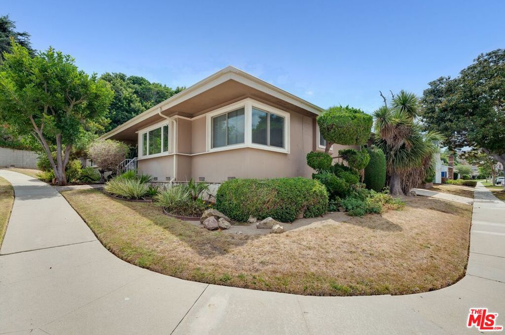 4715 Presidio Drive