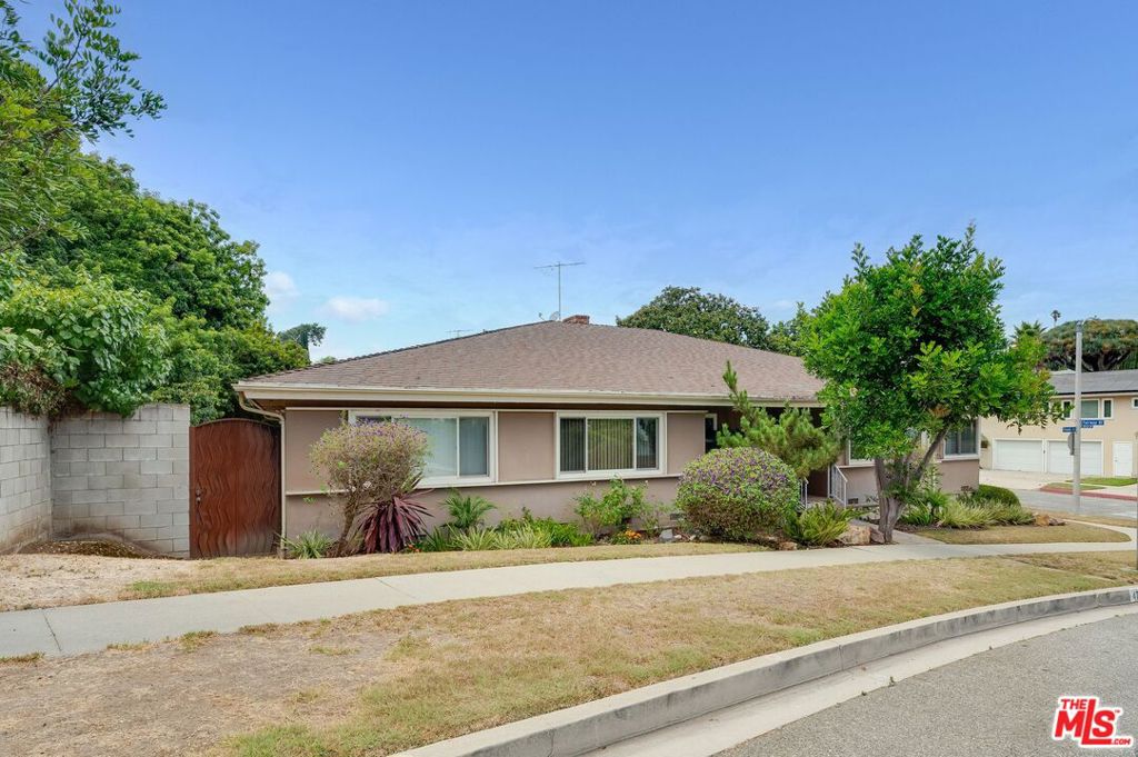 4715 Presidio Drive