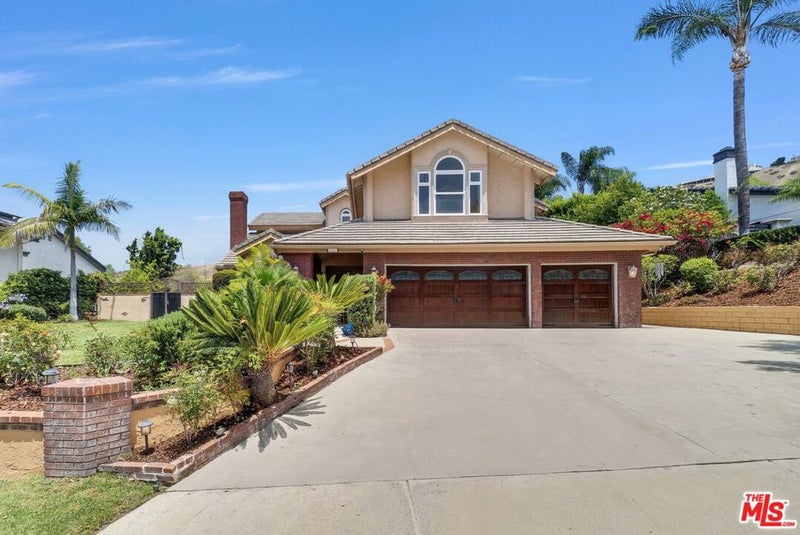 22285 Rolling Hills Lane
