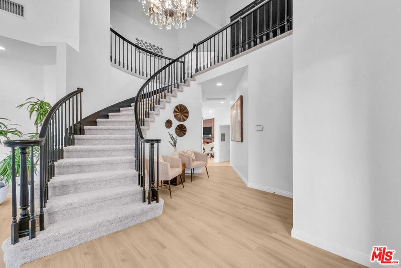 22285 Rolling Hills Lane