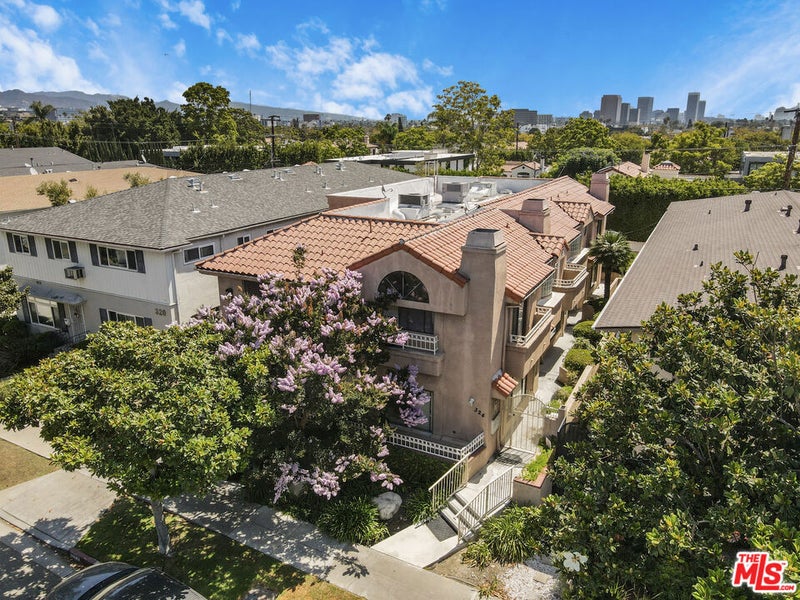 324 S Doheny Drive
