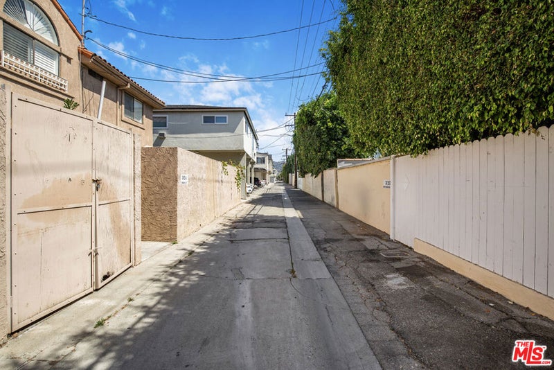 324 S Doheny Drive