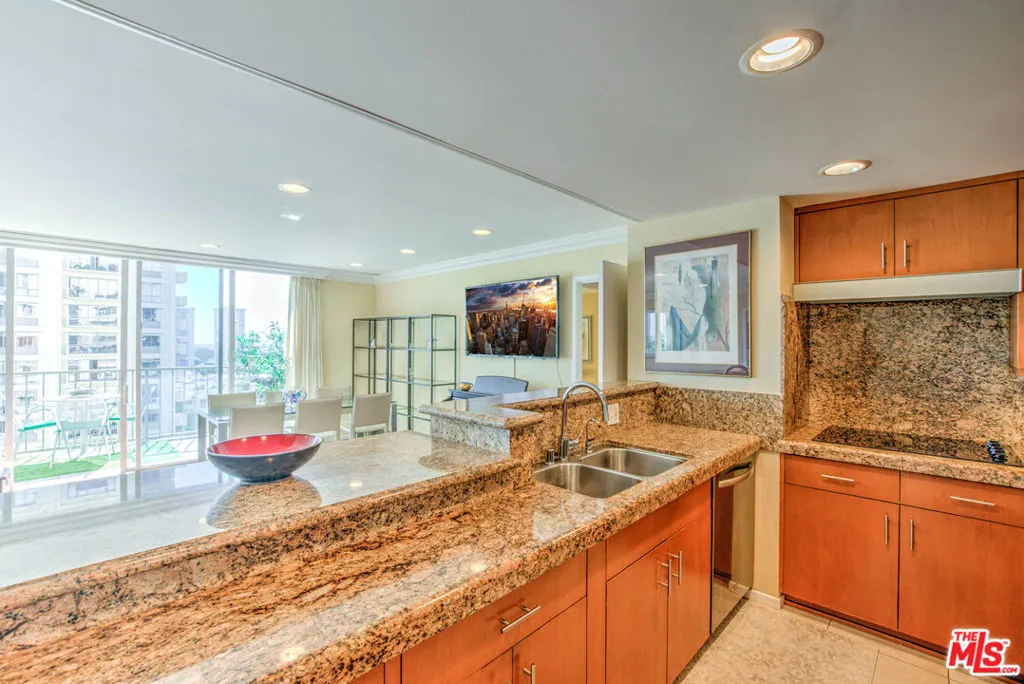 Los Angeles, California 90067, United States, 2 Bedrooms Bedrooms, ,2 BathroomsBathrooms,Residential,Active,247527