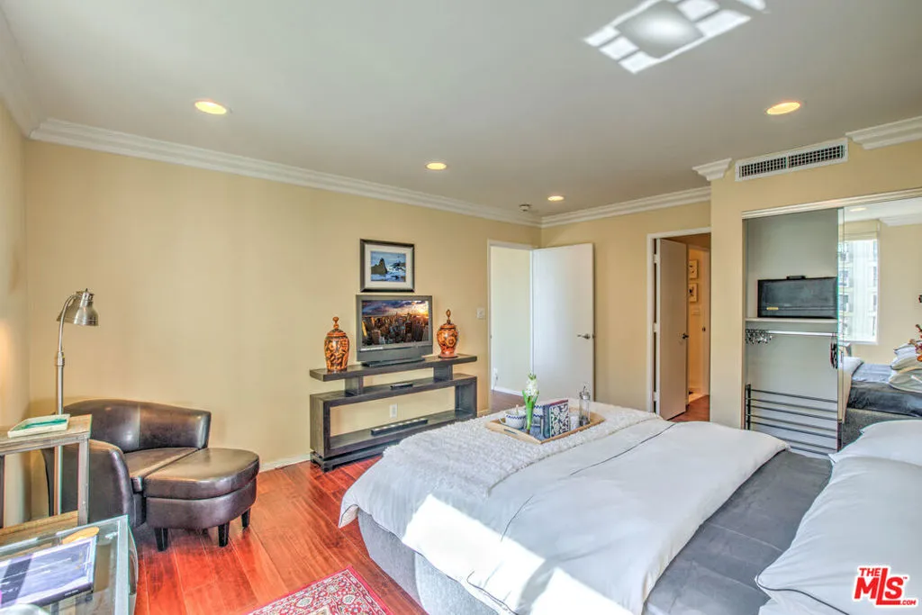 Los Angeles, California 90067, United States, 2 Bedrooms Bedrooms, ,2 BathroomsBathrooms,Residential,Active,247527