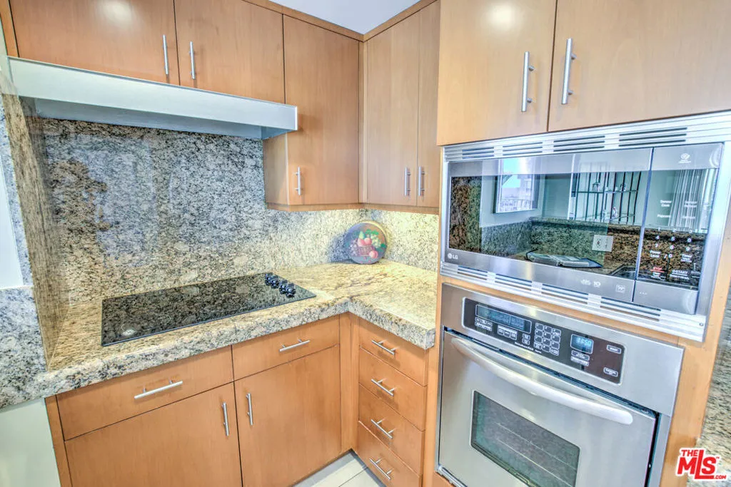 Los Angeles, California 90067, United States, 2 Bedrooms Bedrooms, ,2 BathroomsBathrooms,Residential,Active,247527