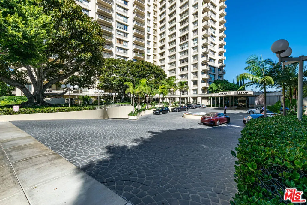 Los Angeles, California 90067, United States, 2 Bedrooms Bedrooms, ,2 BathroomsBathrooms,Residential,Active,247527