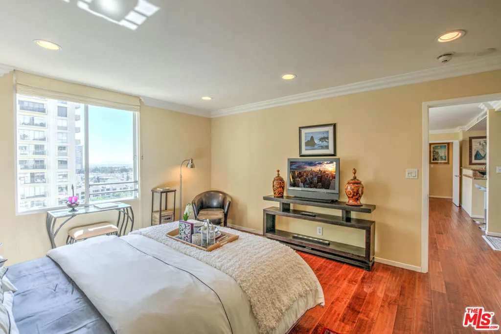 Los Angeles, California 90067, United States, 2 Bedrooms Bedrooms, ,2 BathroomsBathrooms,Residential,Active,247527