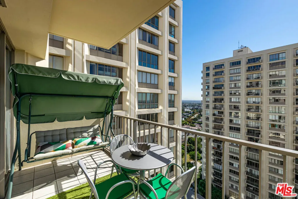 Los Angeles, California 90067, United States, 2 Bedrooms Bedrooms, ,2 BathroomsBathrooms,Residential,Active,247527